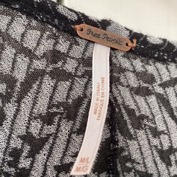 Free People Black Pattern Fringe Kimono Cardigan Size M/L Rare ASO Selena Gomez - Picture 11 of 15